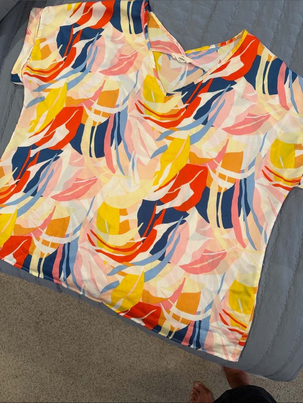 entro Multicolor Abstract Leaf-Print V-Neck Tee